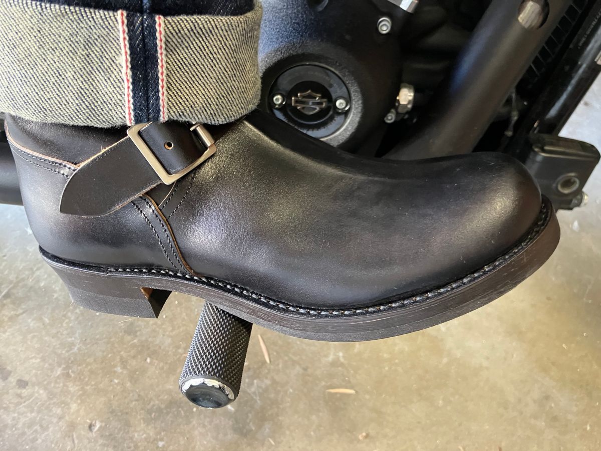Photo by Bangarang on October 1, 2023 of the The Real McCoy's Buco Engineer Boots in Shinki Black Oiled Horsebutt.