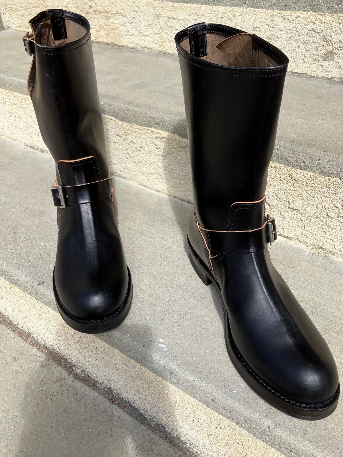Photo by Bangarang on October 1, 2023 of the The Real McCoy's Buco Engineer Boots in Shinki Black Oiled Horsebutt.