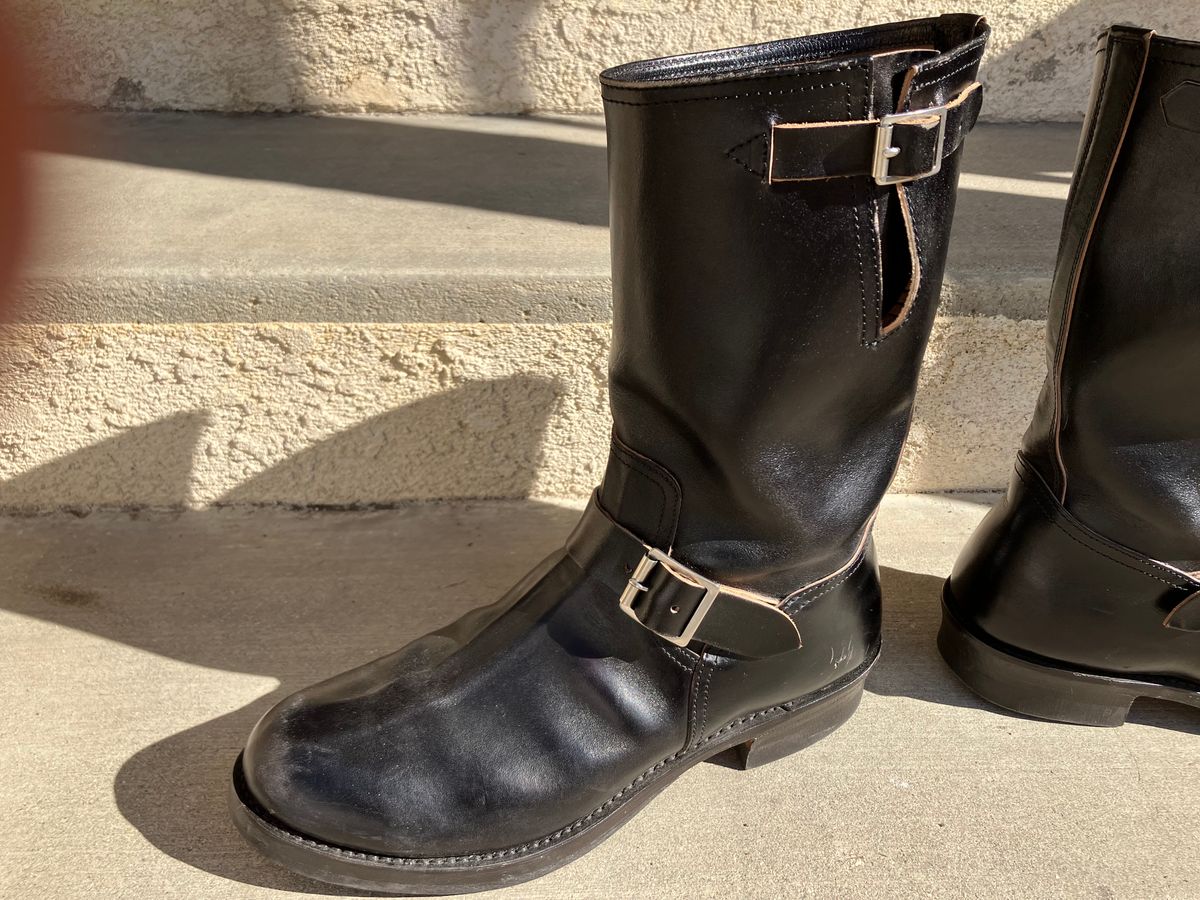 Photo by Bangarang on November 8, 2023 of the The Real McCoy's Buco Engineer Boots in Shinki Black Oiled Horsebutt.
