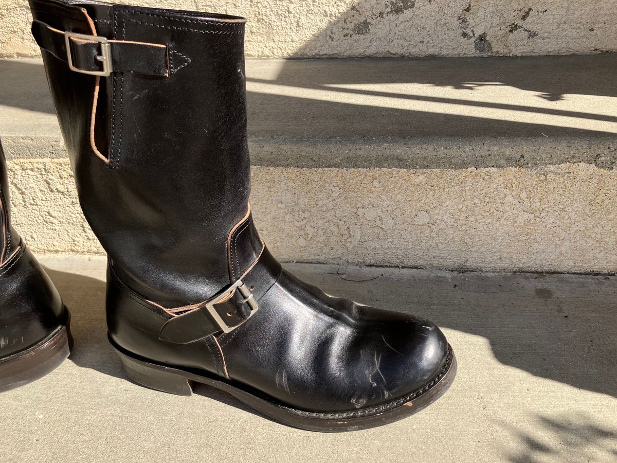 Photo by Bangarang on November 8, 2023 of the The Real McCoy's Buco Engineer Boots in Shinki Black Oiled Horsebutt.