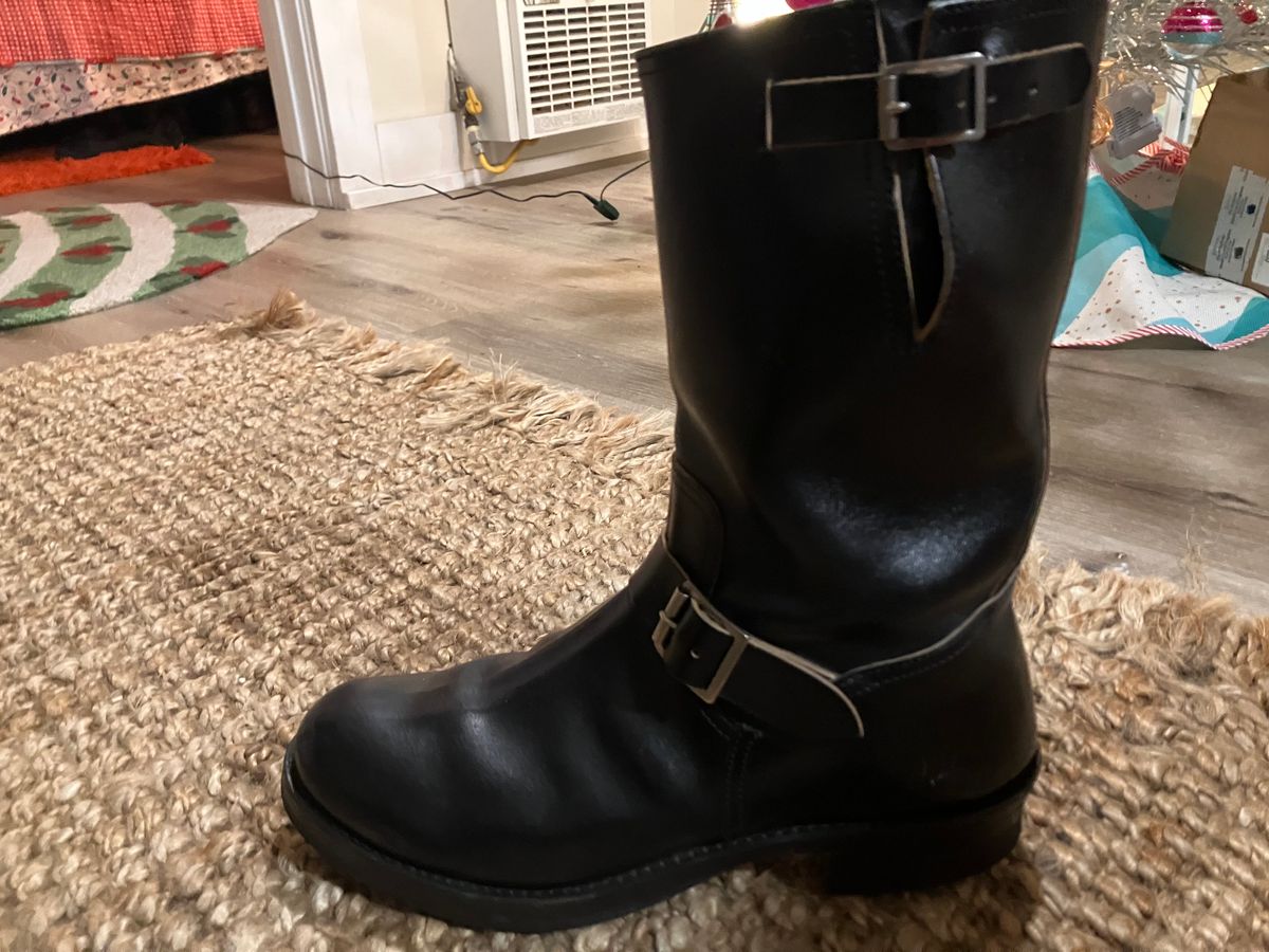 Photo by Bangarang on December 6, 2023 of the The Real McCoy's Buco Engineer Boots in Shinki Black Oiled Horsebutt.