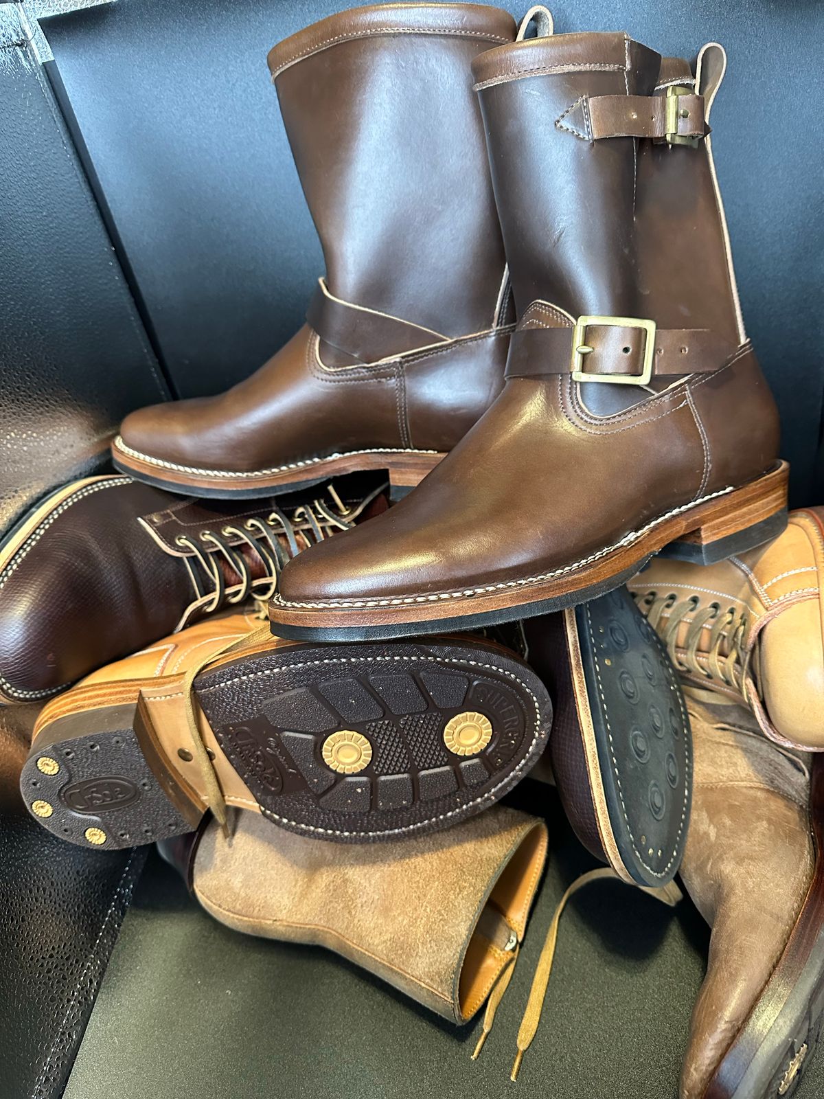 Photo by jfan on October 1, 2022 of the Viberg Engineer in Horween Brown Chromexcel Horsebutt.