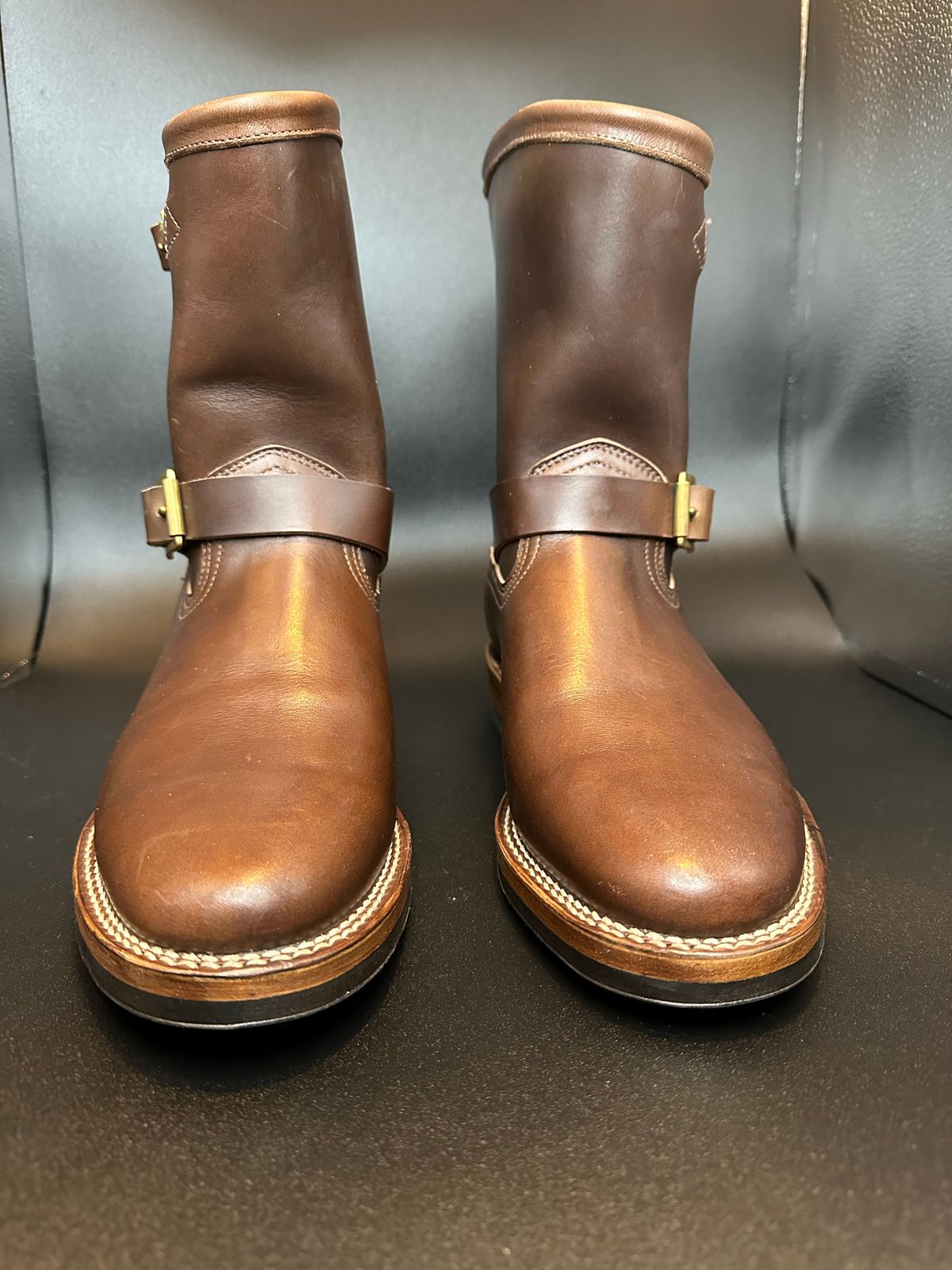 Photo by jfan on October 1, 2022 of the Viberg Engineer in Horween Brown Chromexcel Horsebutt.