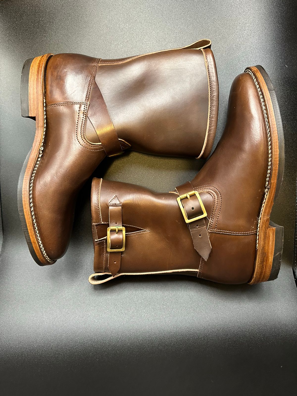 Photo by jfan on October 1, 2022 of the Viberg Engineer in Horween Brown Chromexcel Horsebutt.