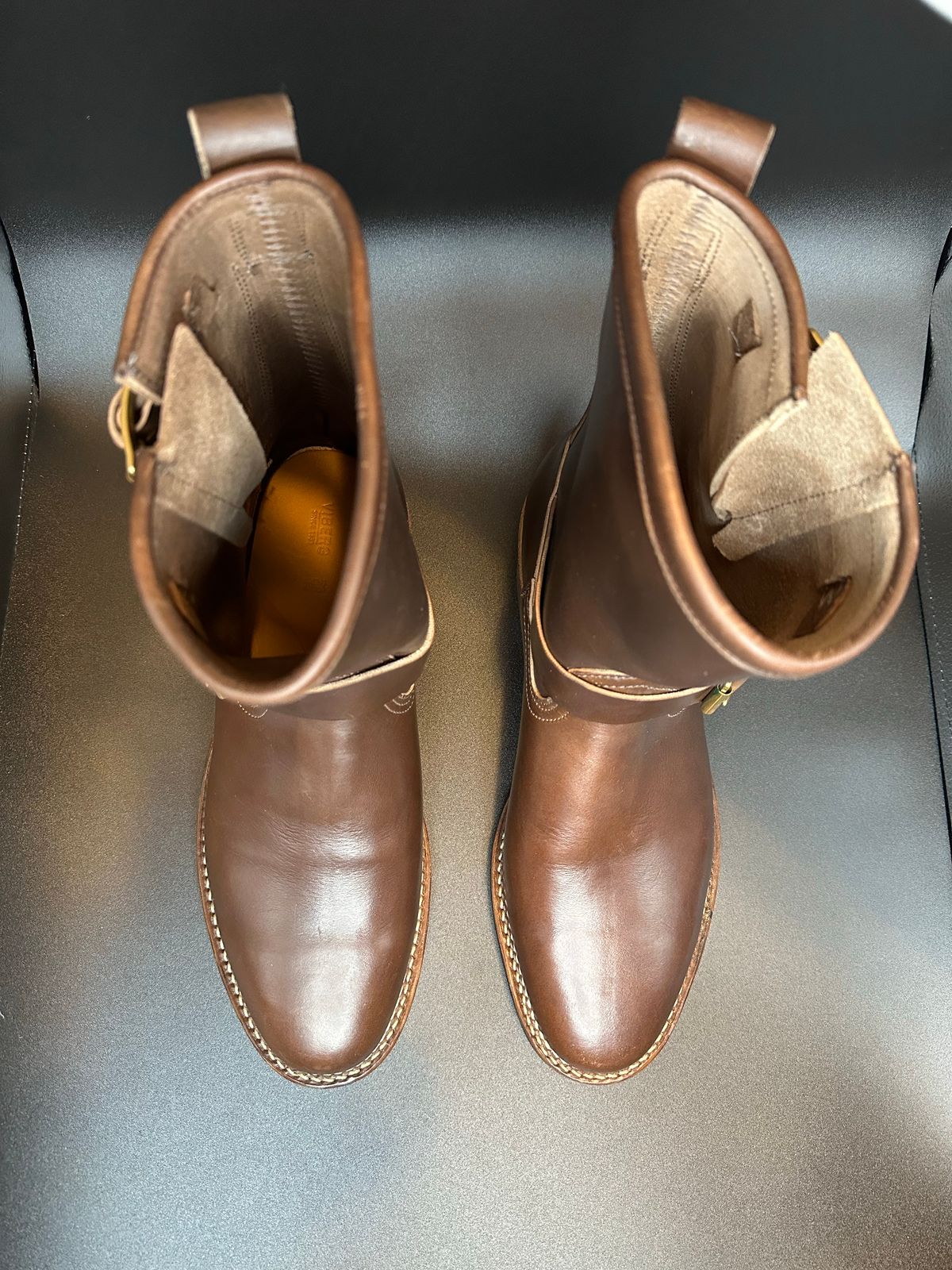 Photo by jfan on October 1, 2022 of the Viberg Engineer in Horween Brown Chromexcel Horsebutt.