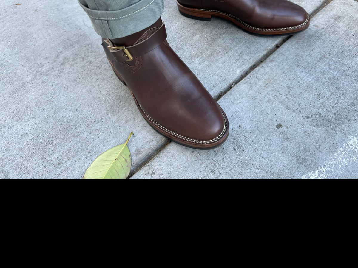 Photo by jfan on October 2, 2022 of the Viberg Engineer in Horween Brown Chromexcel Horsebutt.