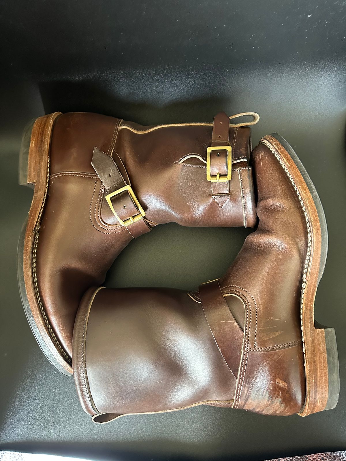 Photo by jfan on December 5, 2022 of the Viberg Engineer in Horween Brown Chromexcel Horsebutt.