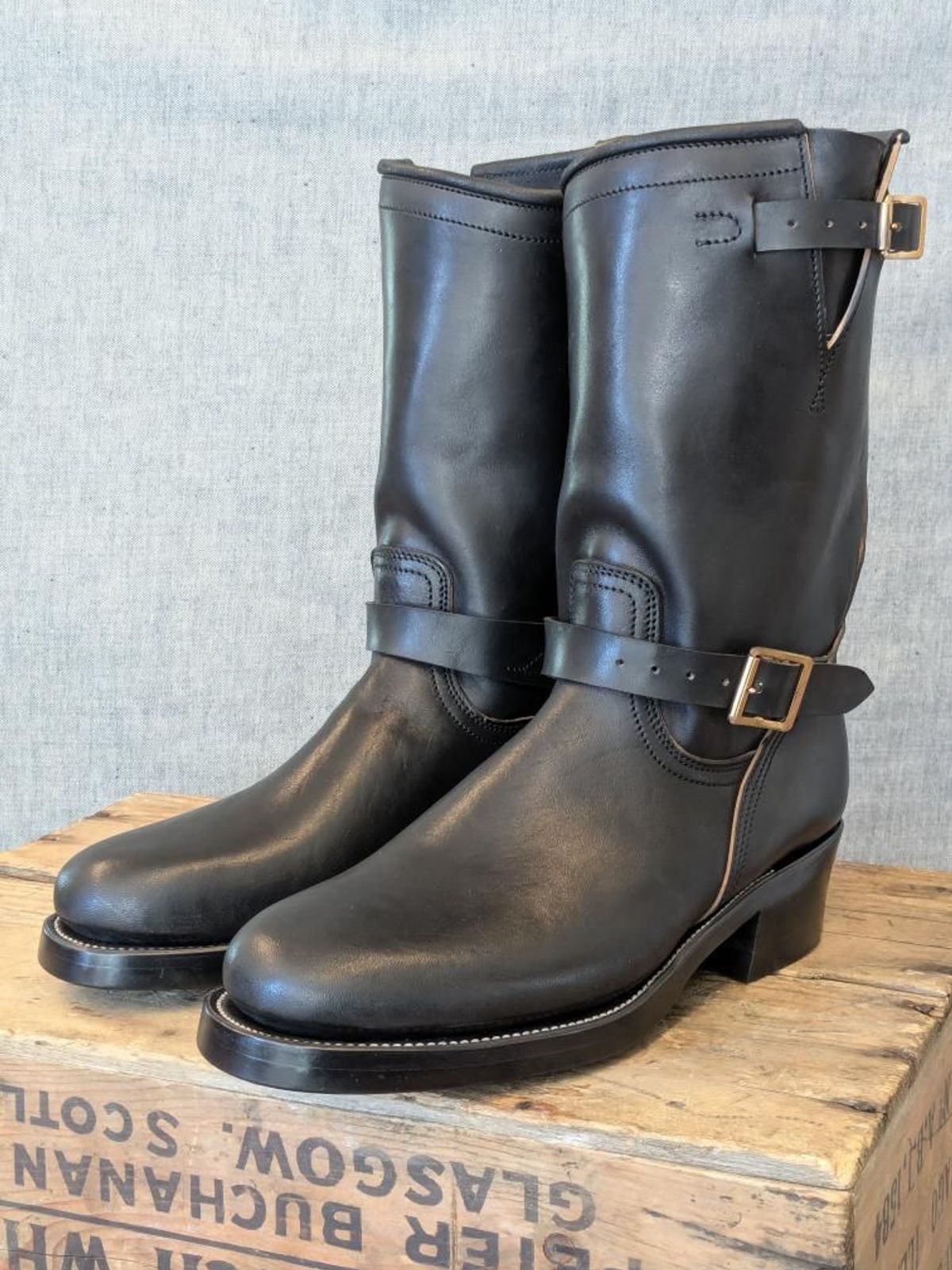 Photo by jfan on September 30, 2025 of the Unsung U 22-2 Engineer Boot in Maryam Toscanello Horsebutt Overdyed Black.