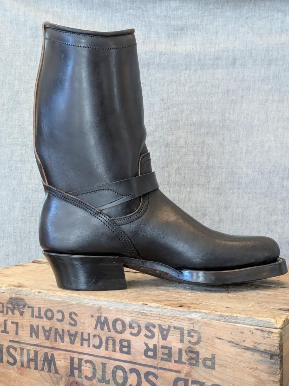 Photo by jfan on September 30, 2025 of the Unsung U 22-2 Engineer Boot in Maryam Toscanello Horsebutt Overdyed Black.