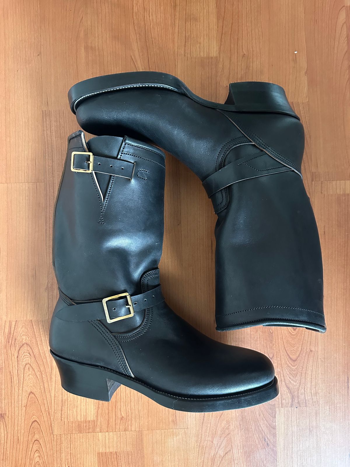 Photo by jfan on October 1, 2025 of the Unsung U 22-2 Engineer Boot in Maryam Toscanello Horsebutt Overdyed Black.