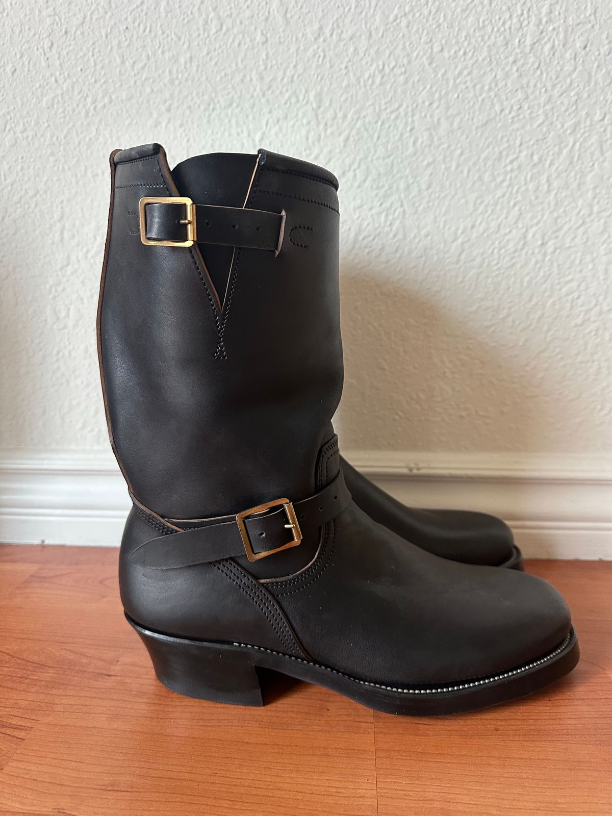 Photo by jfan on October 1, 2025 of the Unsung U 22-2 Engineer Boot in Maryam Toscanello Horsebutt Overdyed Black.
