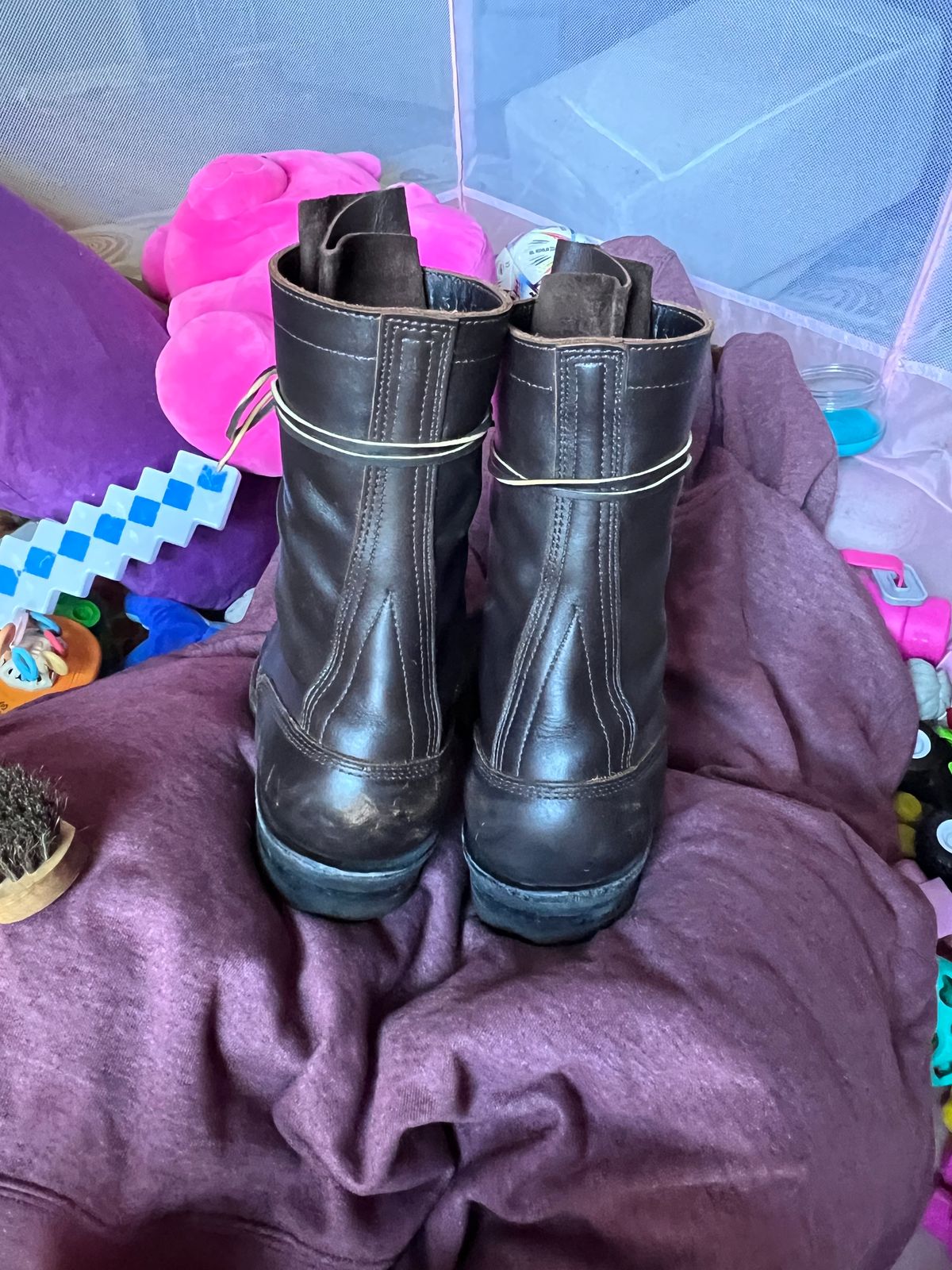 Photo by Val on November 3, 2025 of the White's Smokejumper in Seidel Brown Dress.