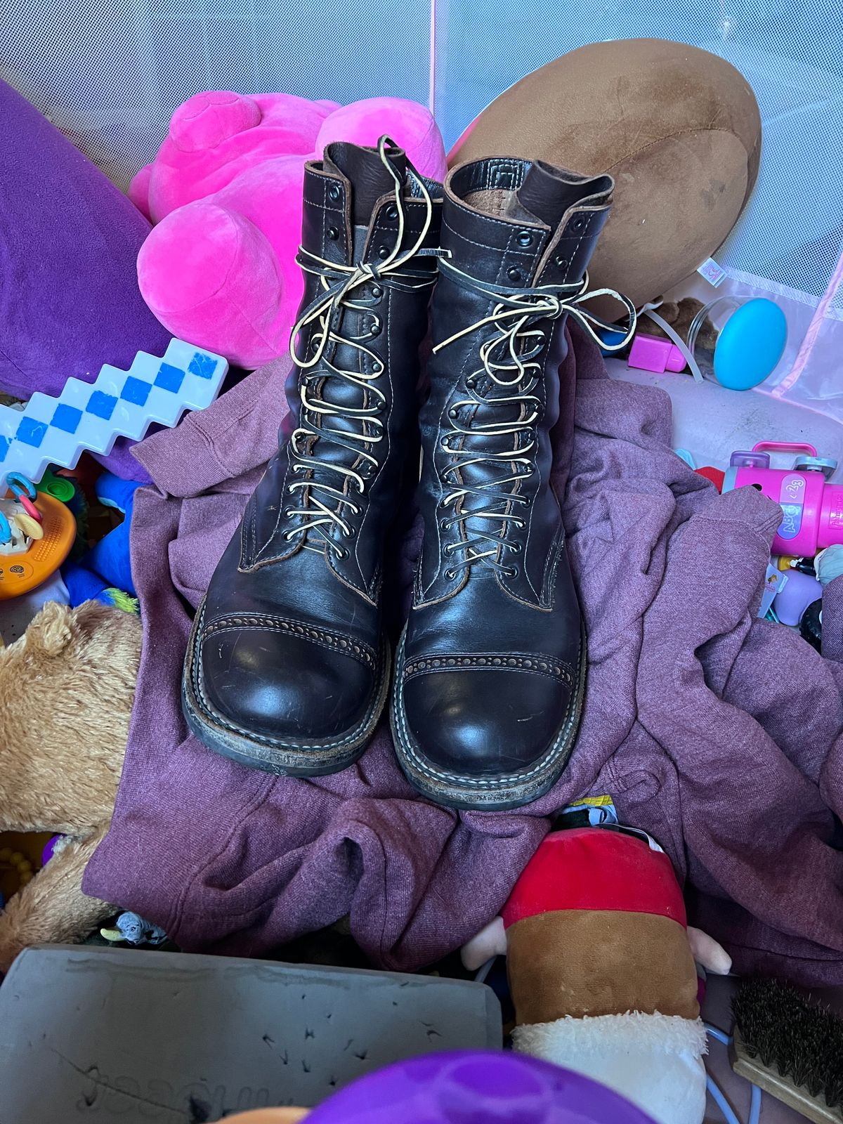 Photo by Val on November 3, 2025 of the White's Smokejumper in Seidel Brown Dress.