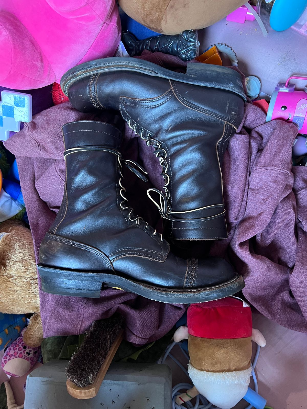 Photo by Val on November 3, 2025 of the White's Smokejumper in Seidel Brown Dress.