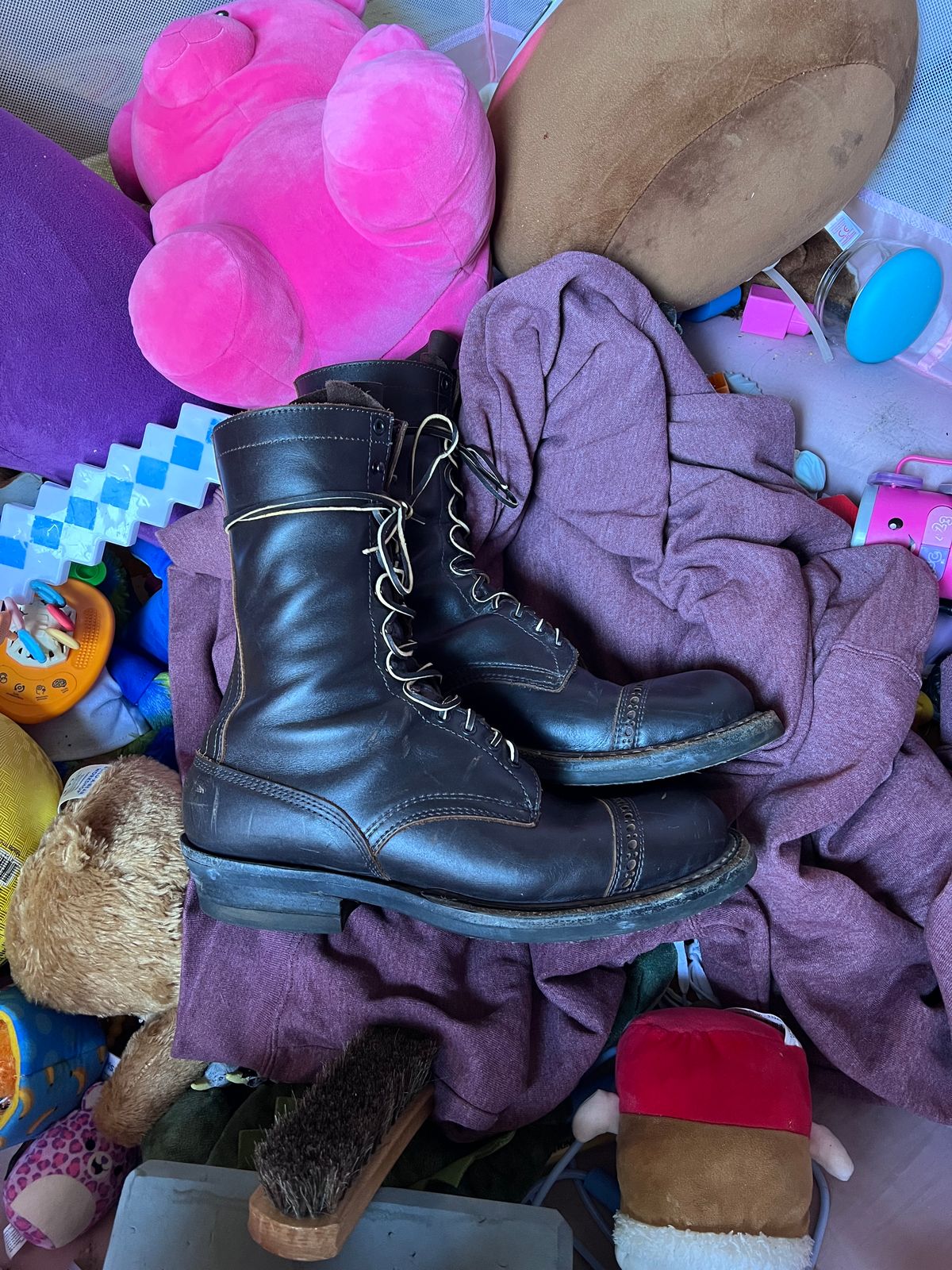 Photo by Val on November 3, 2025 of the White's Smokejumper in Seidel Brown Dress.