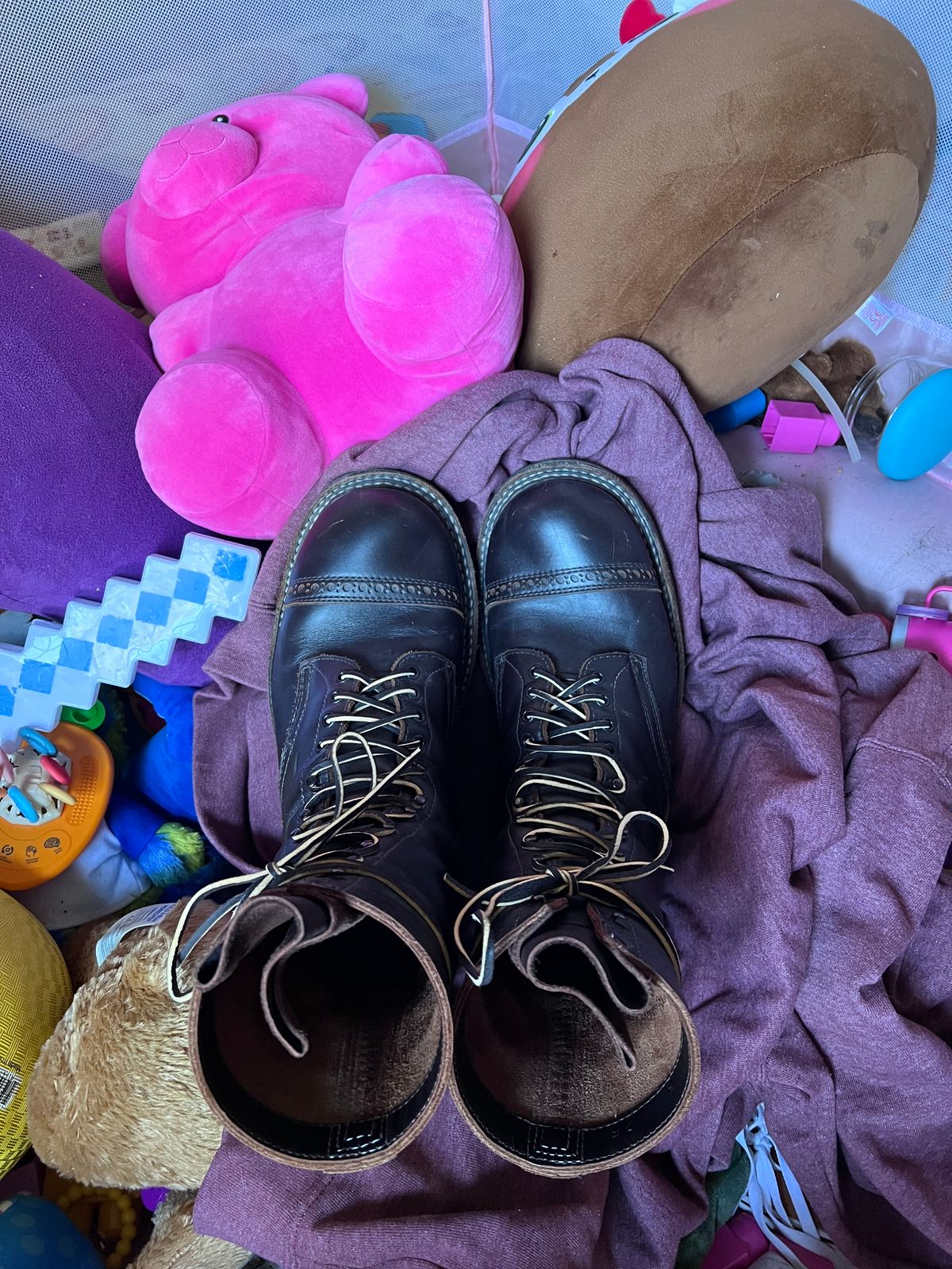 Photo by Val on November 3, 2025 of the White's Smokejumper in Seidel Brown Dress.