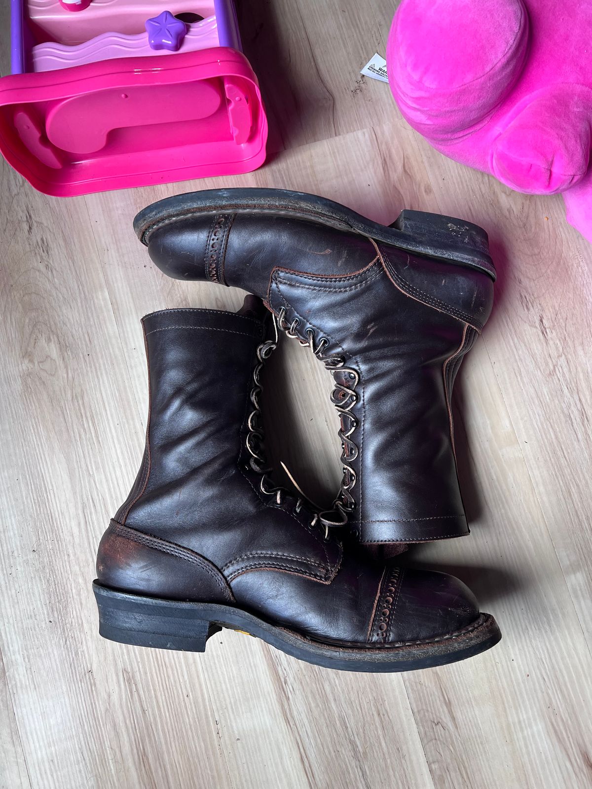 Photo by Val on January 5, 2026 of the White's Smokejumper in Seidel Brown Dress.