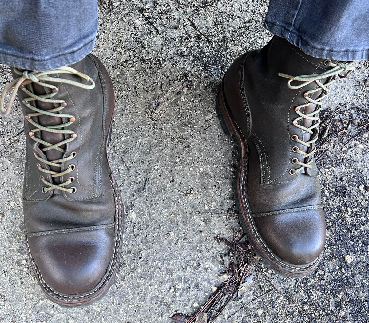 Photo by Val on April 13, 2023 of the White's Bounty Hunter in Horween Olive Waxed Flesh.
