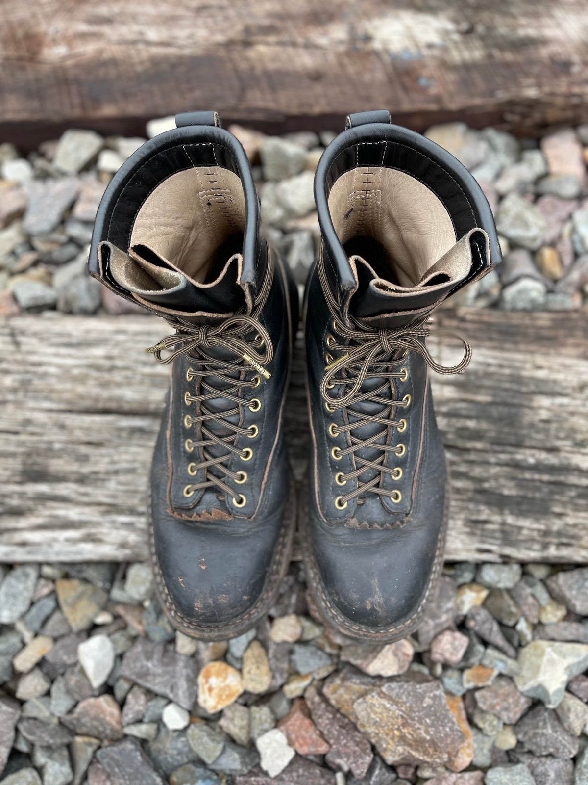 Photo by 32oz_denim on January 4, 2023 of the White's Bounty Hunter in Horween Black Chromexcel Horsebutt.