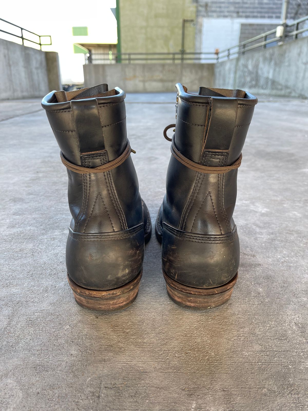 Photo by 32oz_denim on February 3, 2023 of the White's Bounty Hunter in Horween Black Chromexcel Horsebutt.
