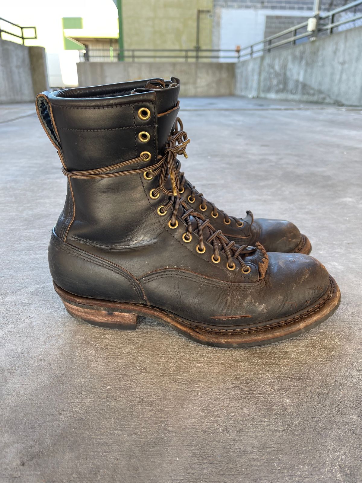 Photo by 32oz_denim on February 3, 2023 of the White's Bounty Hunter in Horween Black Chromexcel Horsebutt.