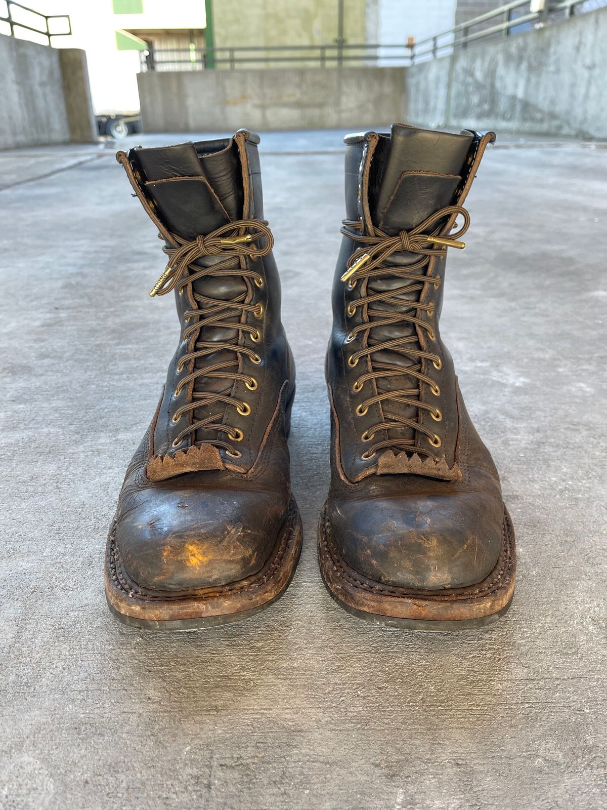 Photo by 32oz_denim on February 3, 2023 of the White's Bounty Hunter in Horween Black Chromexcel Horsebutt.