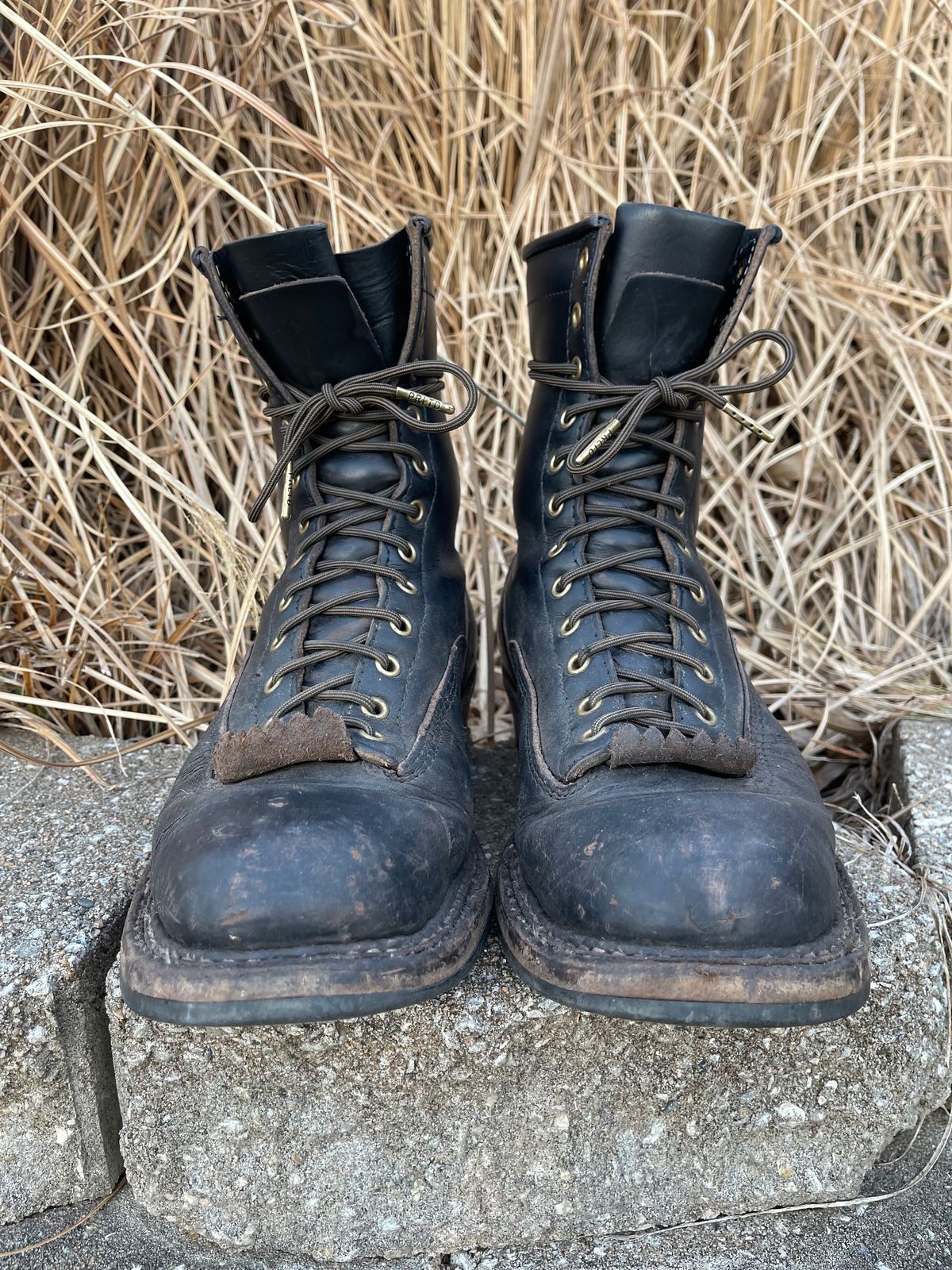 Photo by 32oz_denim on March 5, 2023 of the White's Bounty Hunter in Horween Black Chromexcel Horsebutt.