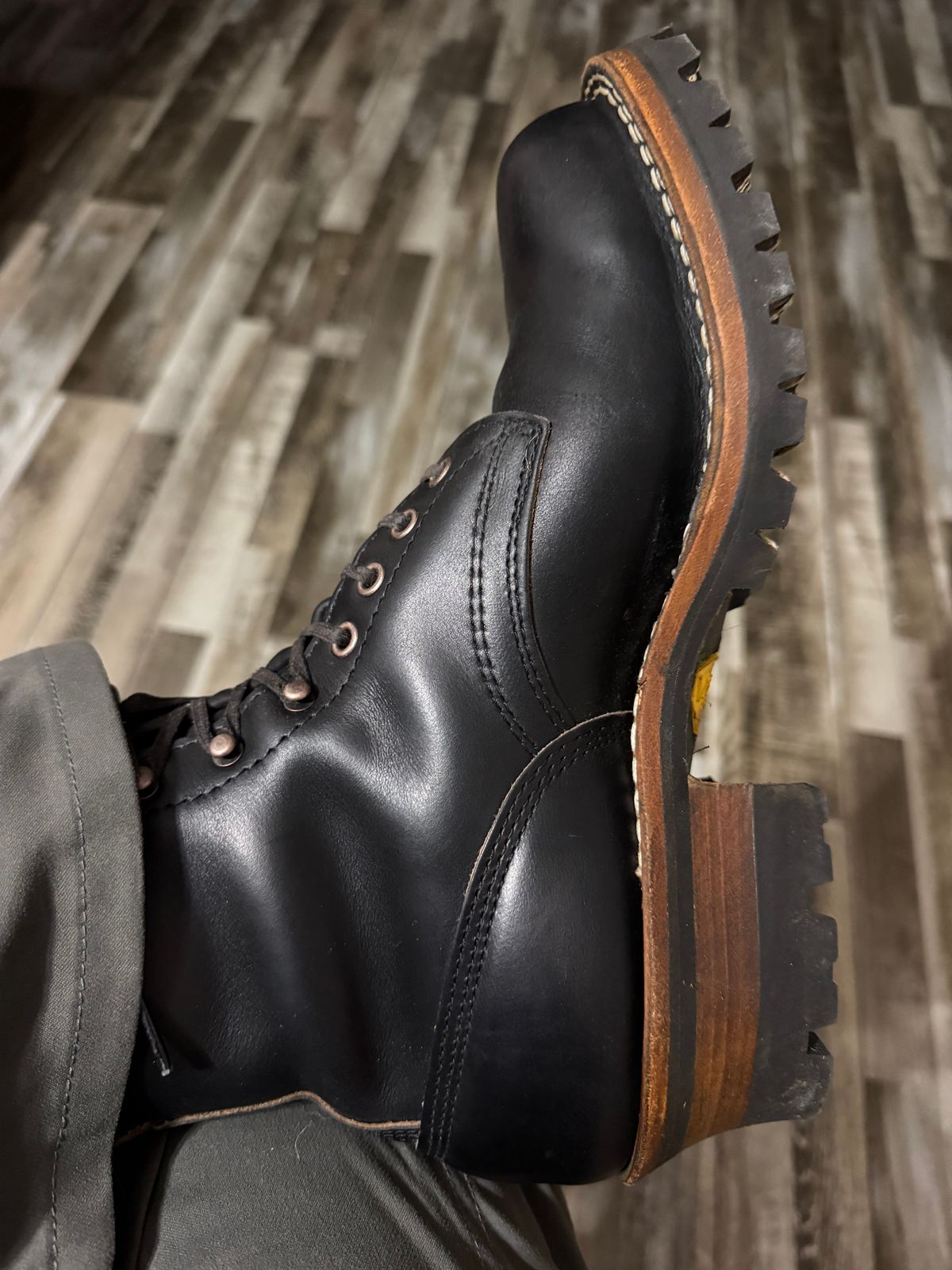 Photo by Shannmoody on July 15, 2025 of the White's C355 Logger in Seidel Black Double Shot.