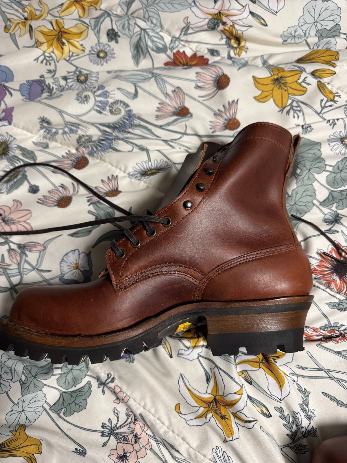 Photo by Shannmoody on July 28, 2025 of the White's C355 Logger in Seidel British Tan Double Shot.