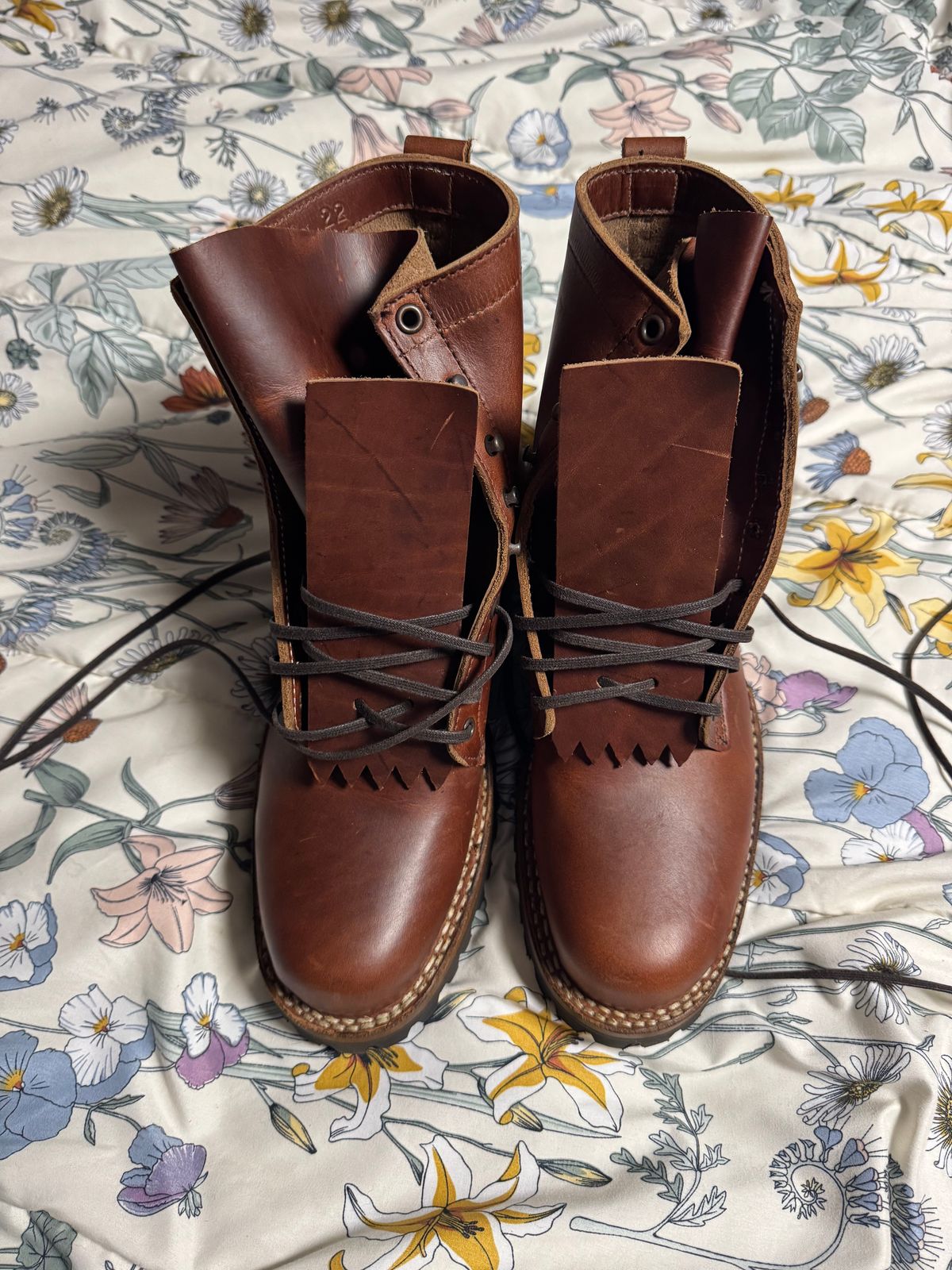 Photo by Shannmoody on July 28, 2025 of the White's C355 Logger in Seidel British Tan Double Shot.