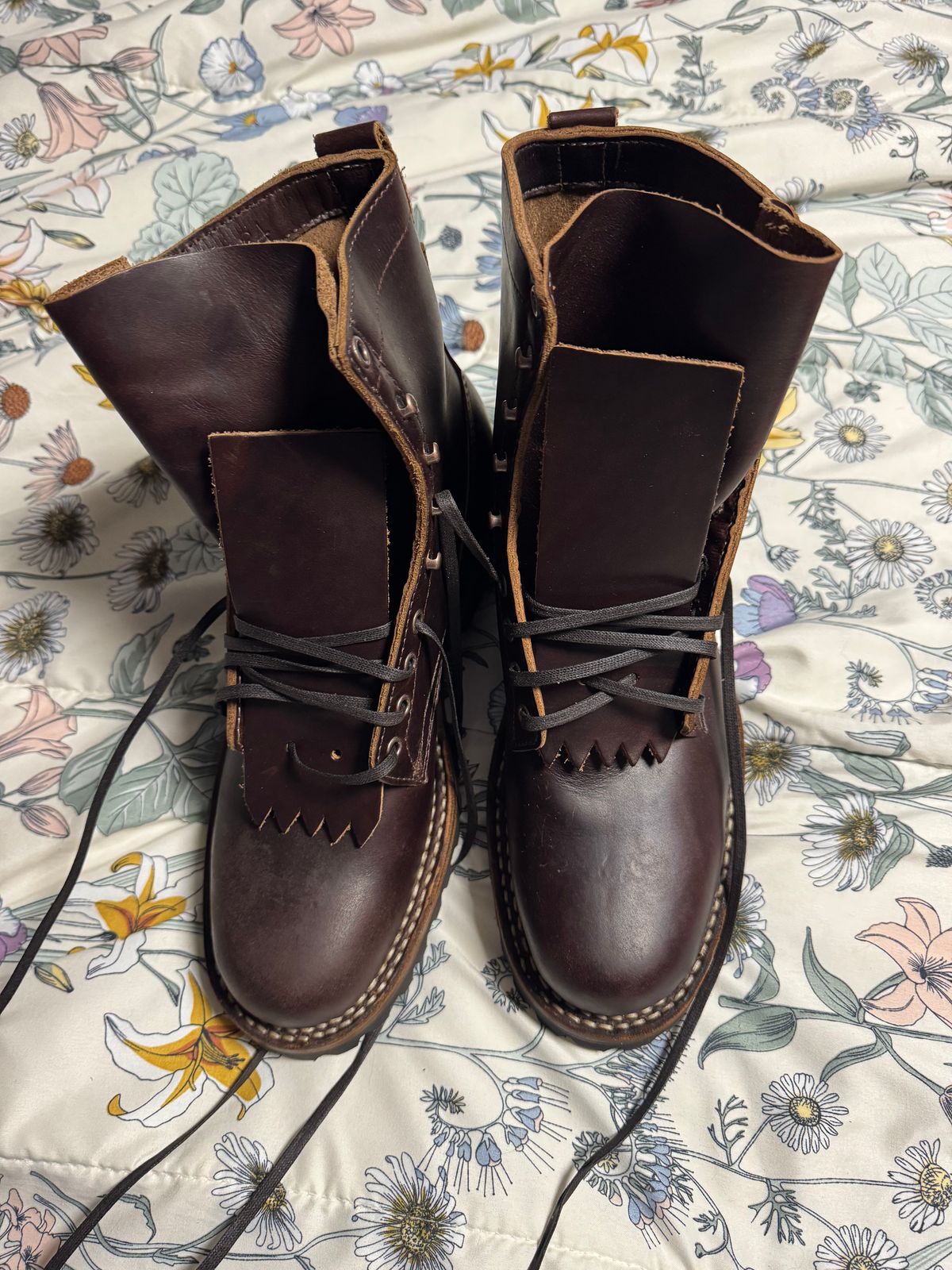 Photo by Shannmoody on July 28, 2025 of the White's C355 Logger in Seidel Brown Double Shot.