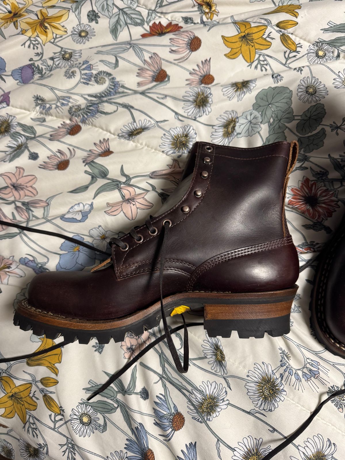 Photo by Shannmoody on July 28, 2025 of the White's C355 Logger in Seidel Brown Double Shot.