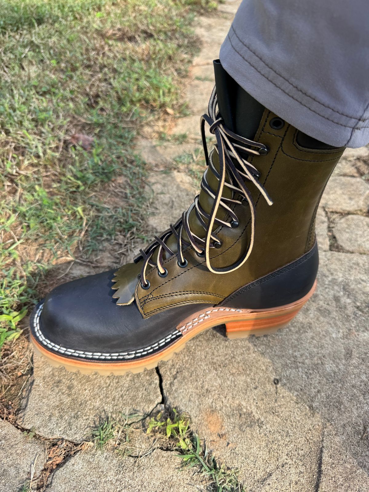 Photo by Shannmoody on October 10, 2025 of the Frank's Boots Royal Commander in Mocha/ Olive Harness.