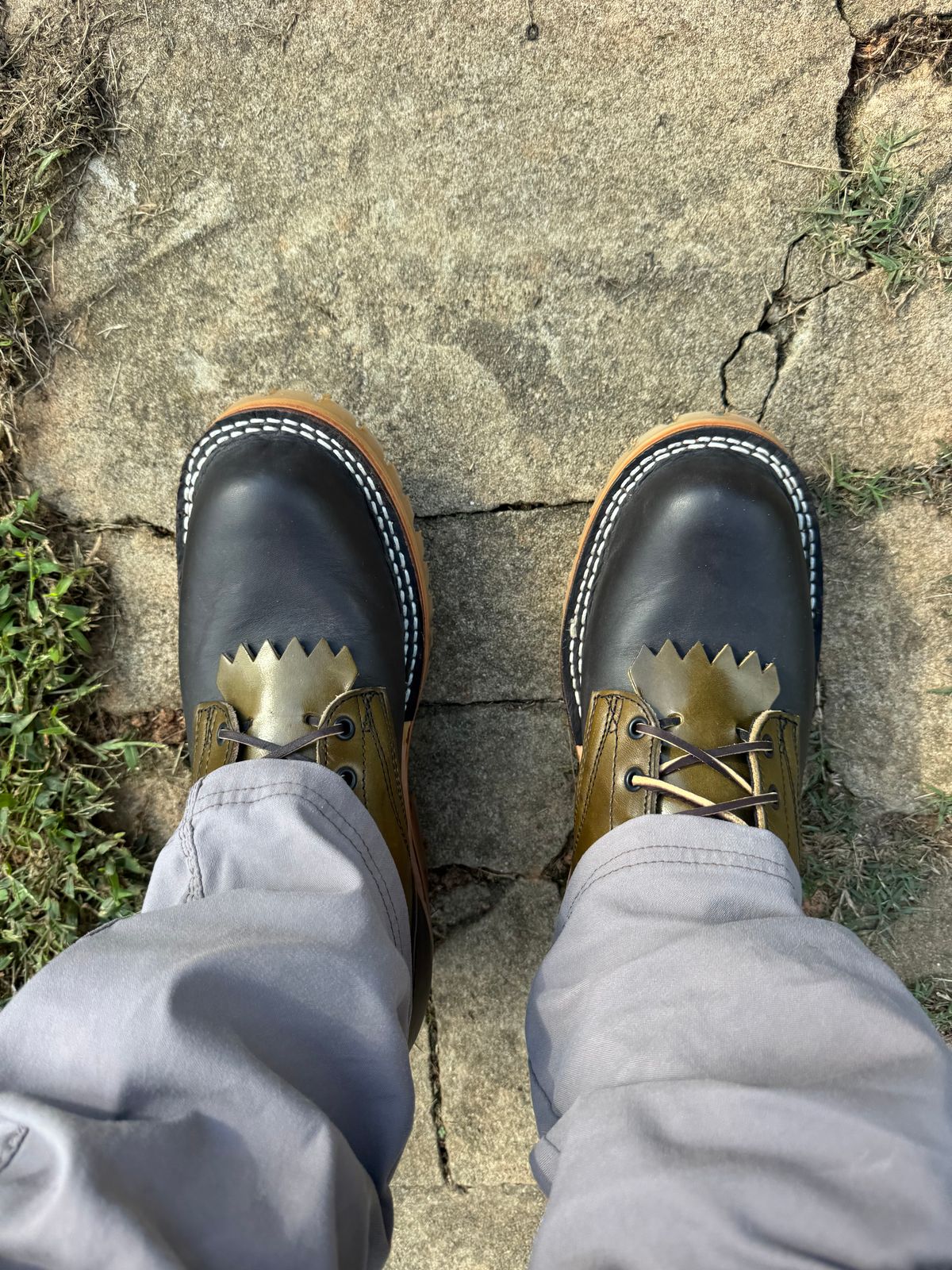 Photo by Shannmoody on October 10, 2025 of the Frank's Boots Royal Commander in Mocha/ Olive Harness.