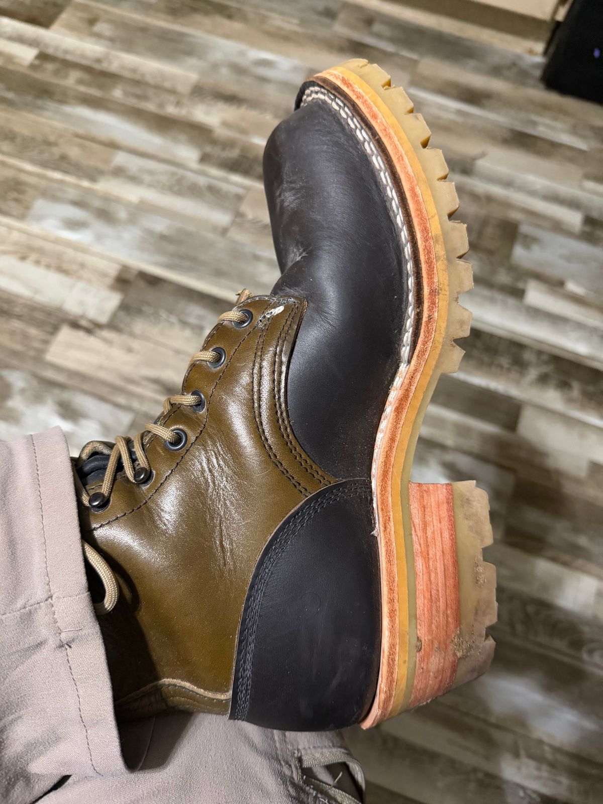 Photo by Shannmoody on November 30, 2025 of the Frank's Boots Royal Commander in Mocha/ Olive Harness.