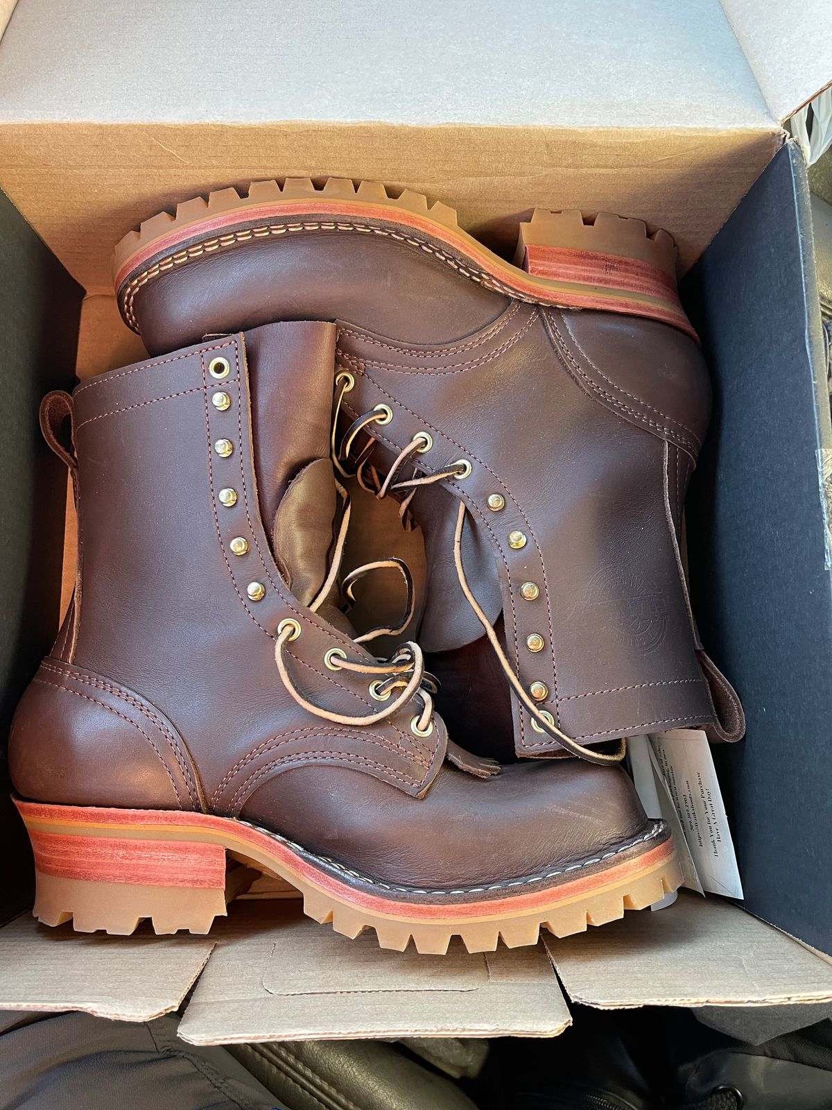Photo by Shannmoody on February 25, 2022 of the Frank's Boots Type 1 Commander in Horween Walnut Cypress.