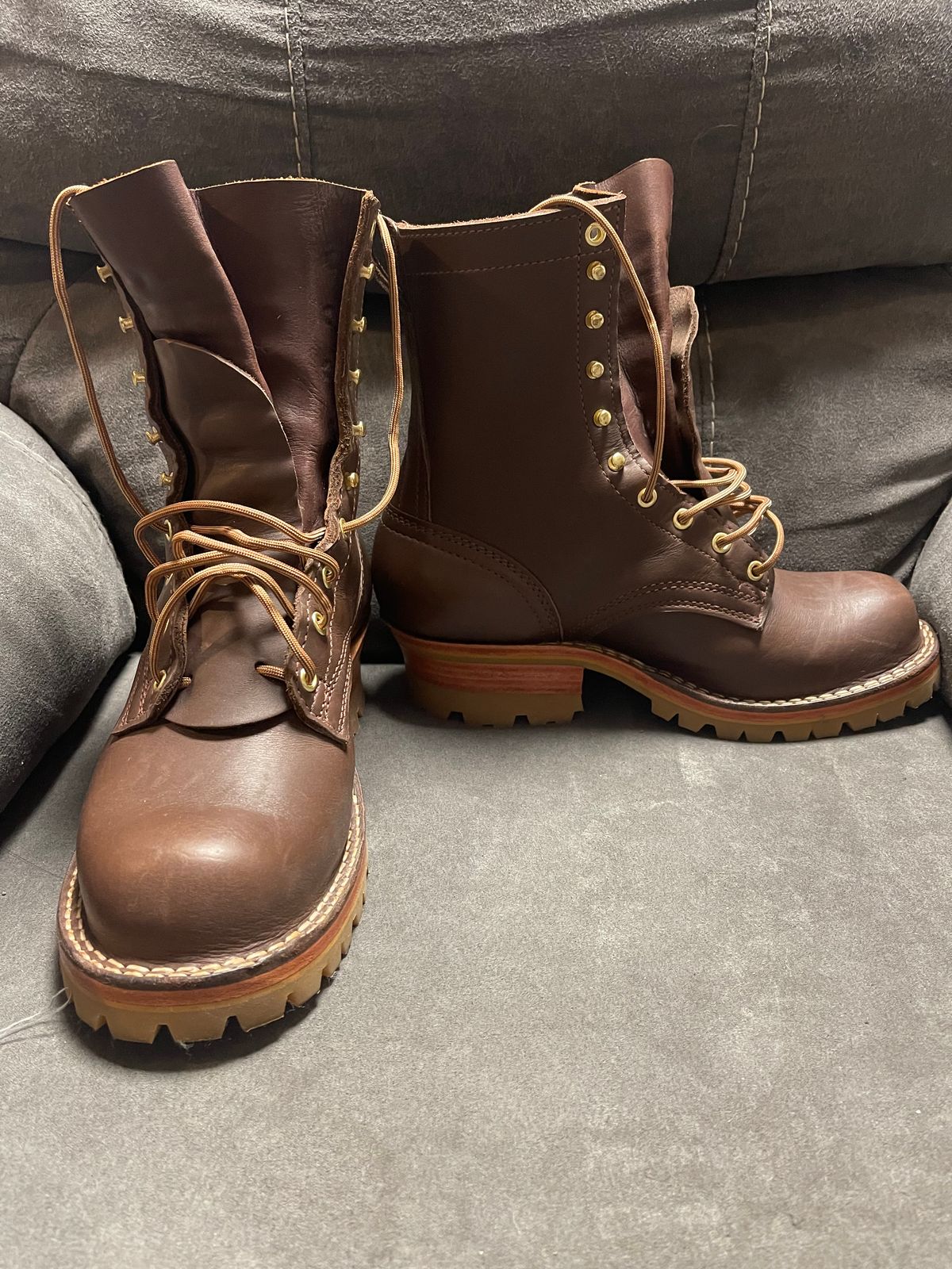 Photo by Shannmoody on March 10, 2022 of the Frank's Boots Type 1 Commander in Horween Walnut Cypress.