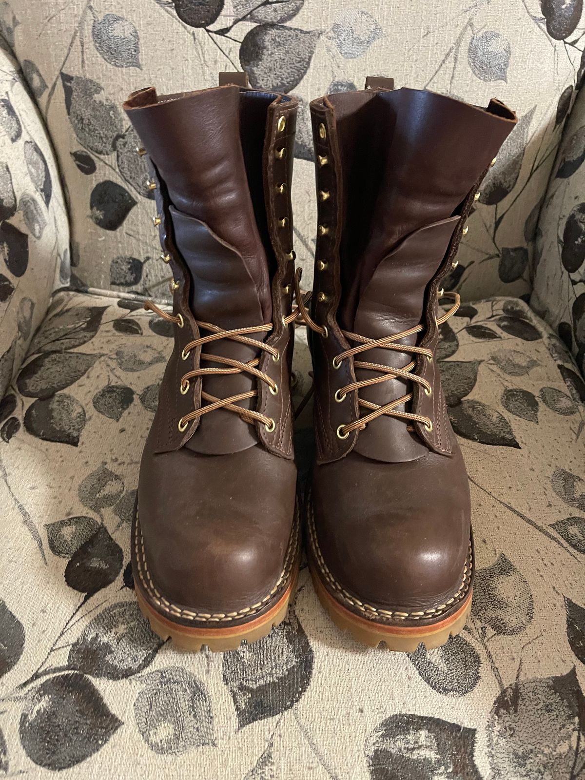 Photo by Shannmoody on March 14, 2022 of the Frank's Boots Type 1 Commander in Horween Walnut Cypress.