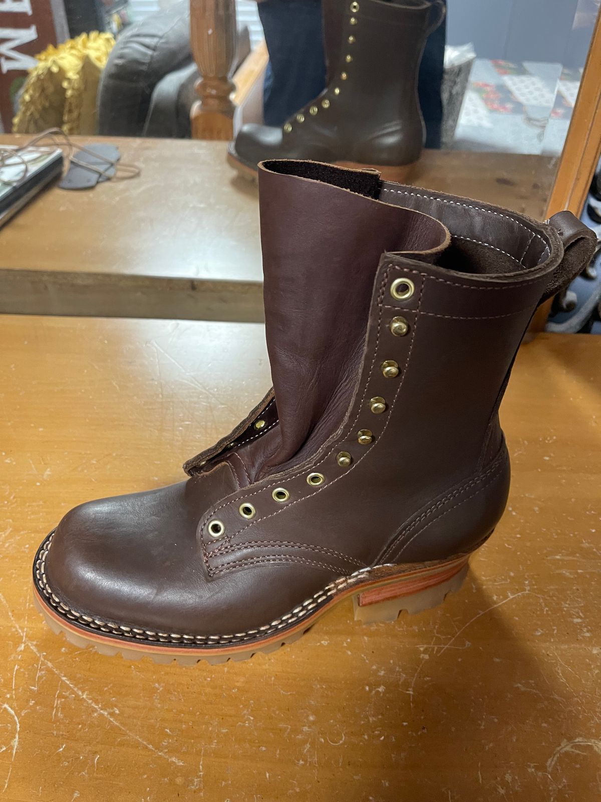 Photo by Shannmoody on February 26, 2022 of the Frank's Boots Type 1 Commander in Horween Walnut Cypress.