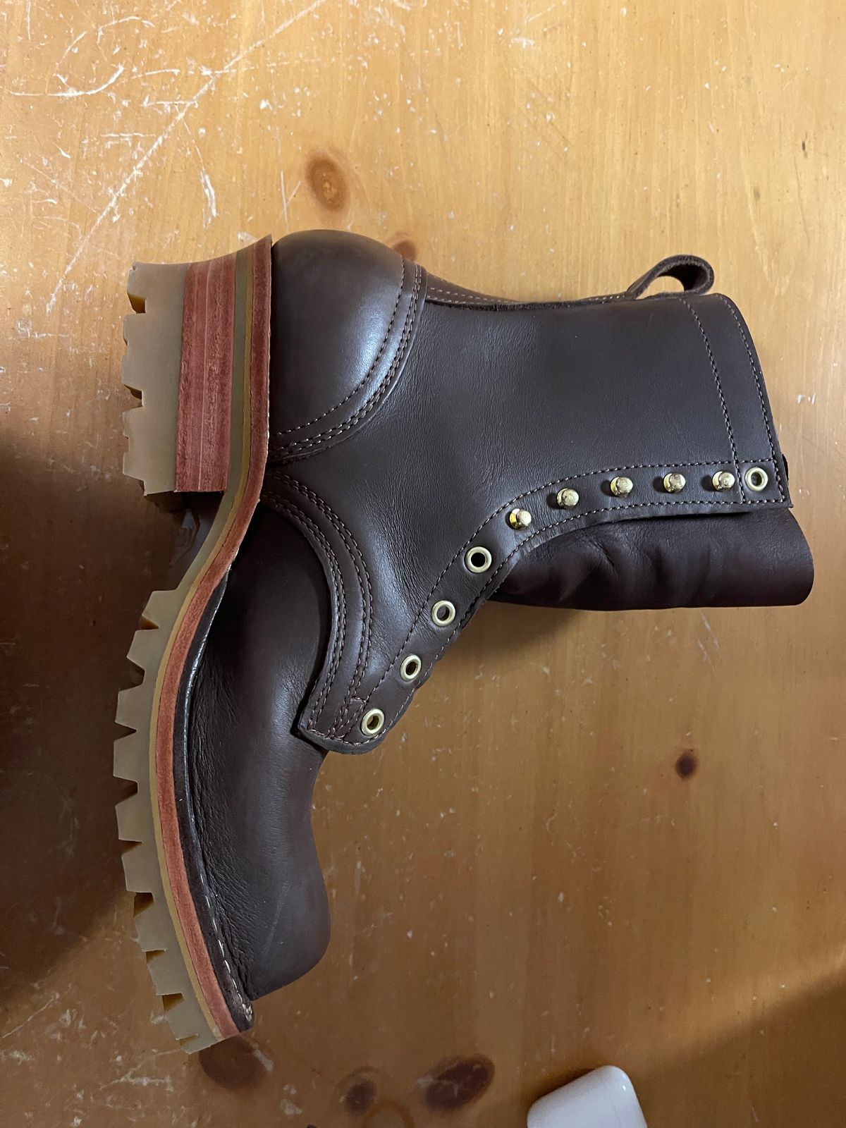 Photo by Shannmoody on February 26, 2022 of the Frank's Boots Type 1 Commander in Horween Walnut Cypress.