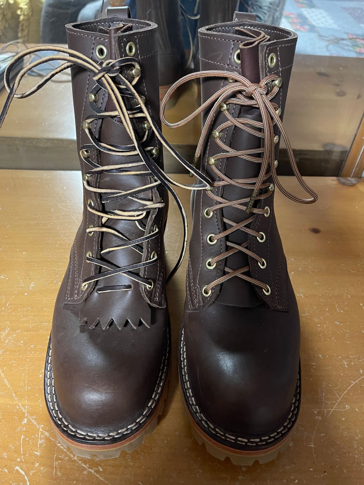 Photo by Shannmoody on February 26, 2022 of the Frank's Boots Type 1 Commander in Horween Walnut Cypress.