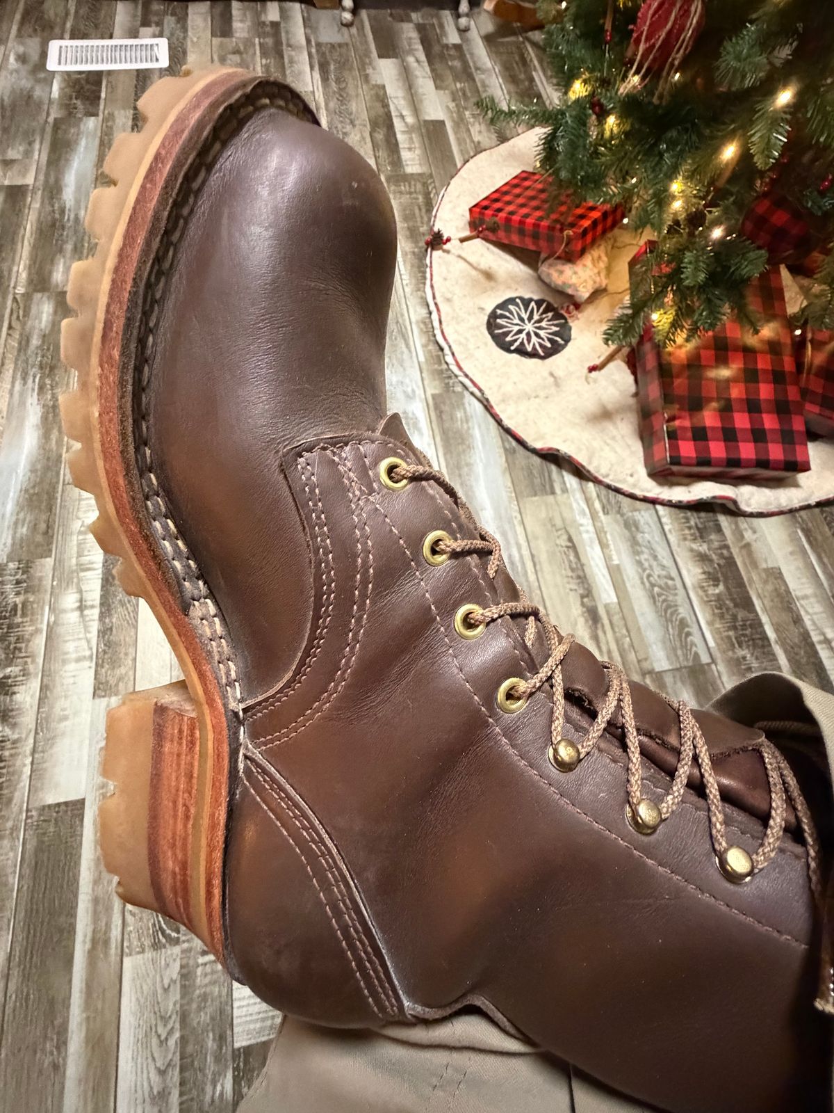 Photo by Shannmoody on December 10, 2025 of the Frank's Boots Type 1 Commander in Horween Walnut Cypress.