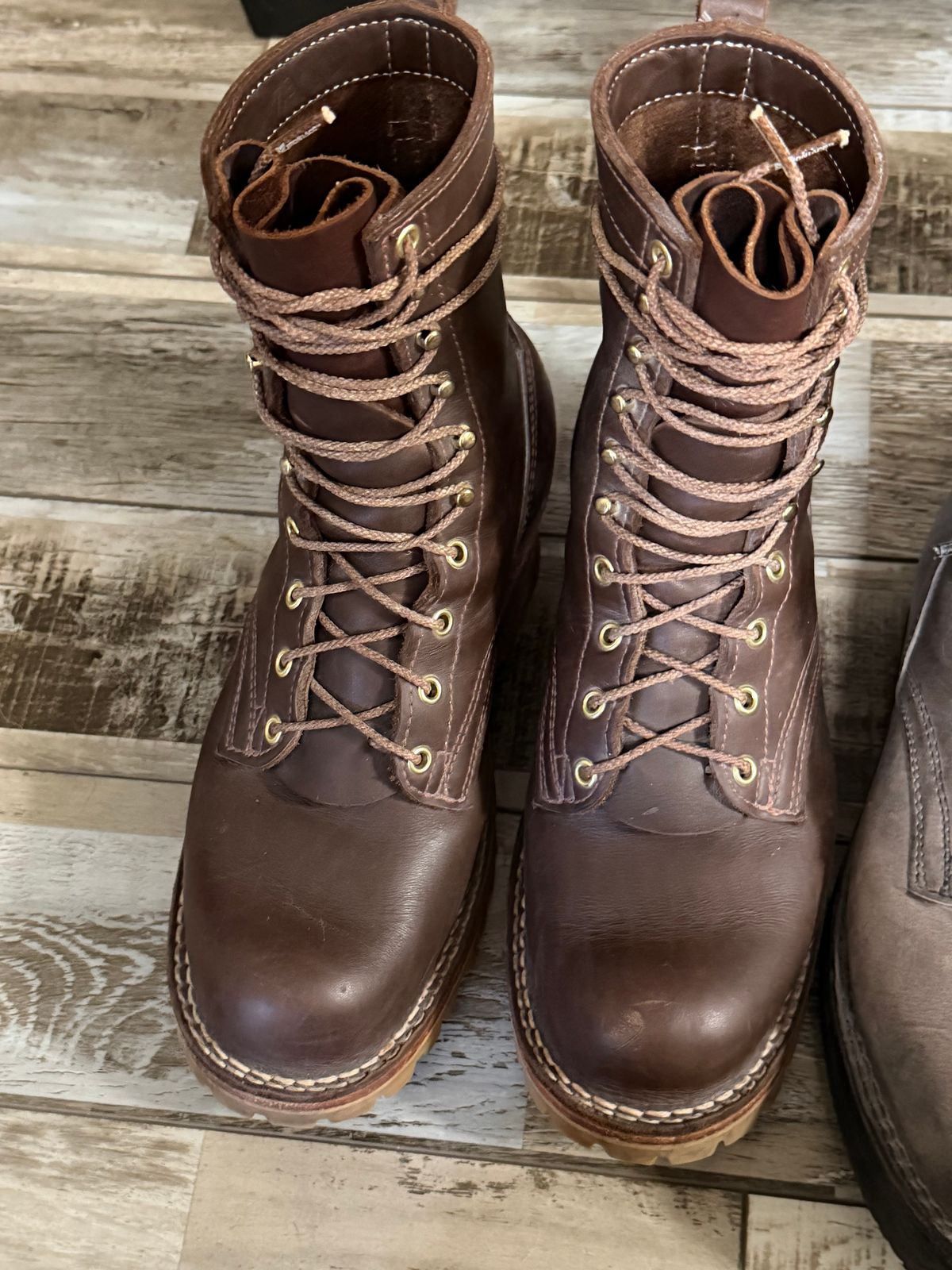 Photo by Shannmoody on December 14, 2025 of the Frank's Boots Type 1 Commander in Horween Walnut Cypress.