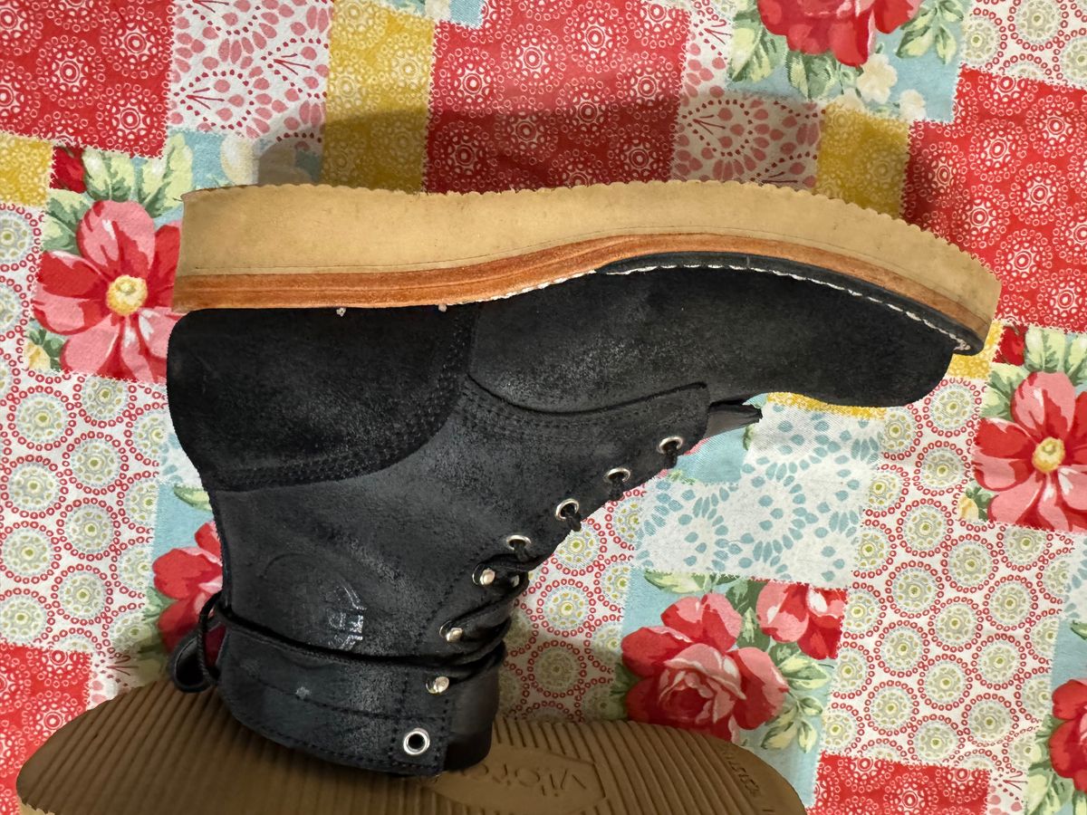 Photo by Shannmoody on June 9, 2025 of the Frank's Boots Rainier in Black Roughout Work Leather.