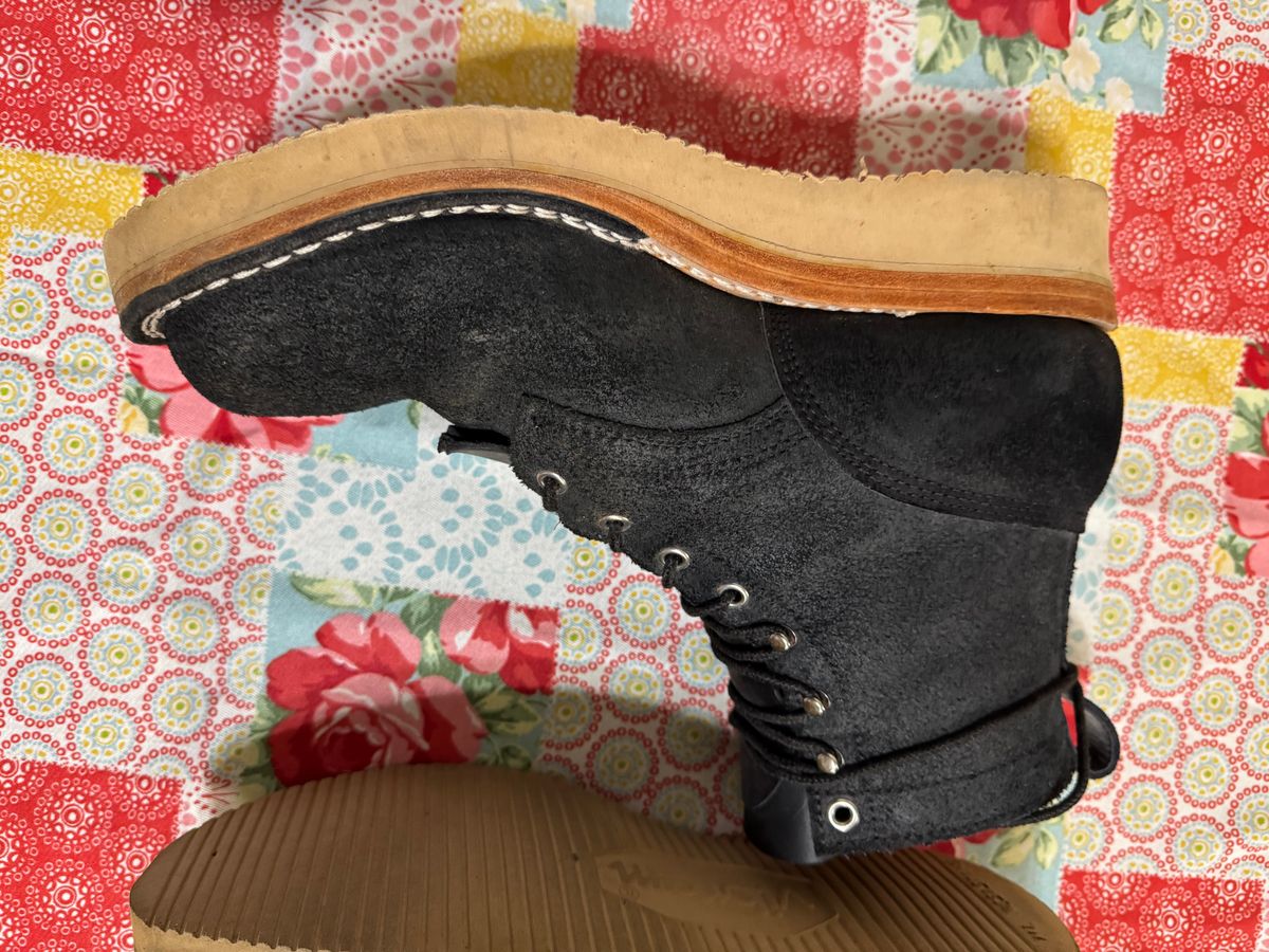 Photo by Shannmoody on June 9, 2025 of the Frank's Boots Rainier in Black Roughout Work Leather.