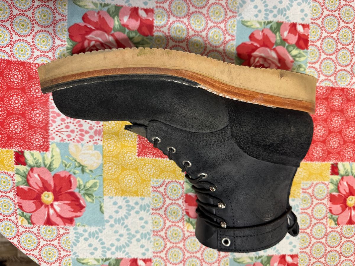 Photo by Shannmoody on June 9, 2025 of the Frank's Boots Rainier in Black Roughout Work Leather.