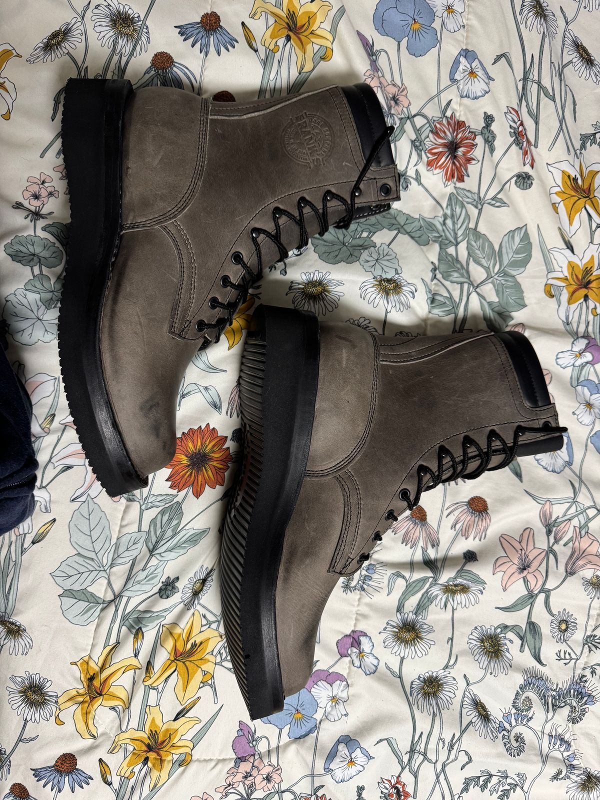 Photo by Shannmoody on October 25, 2025 of the Frank's Boots Rainier in Horween Steel Predator.