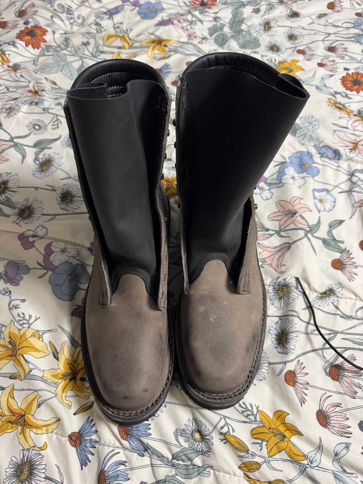 Photo by Shannmoody on October 25, 2025 of the Frank's Boots Rainier in Horween Steel Predator.