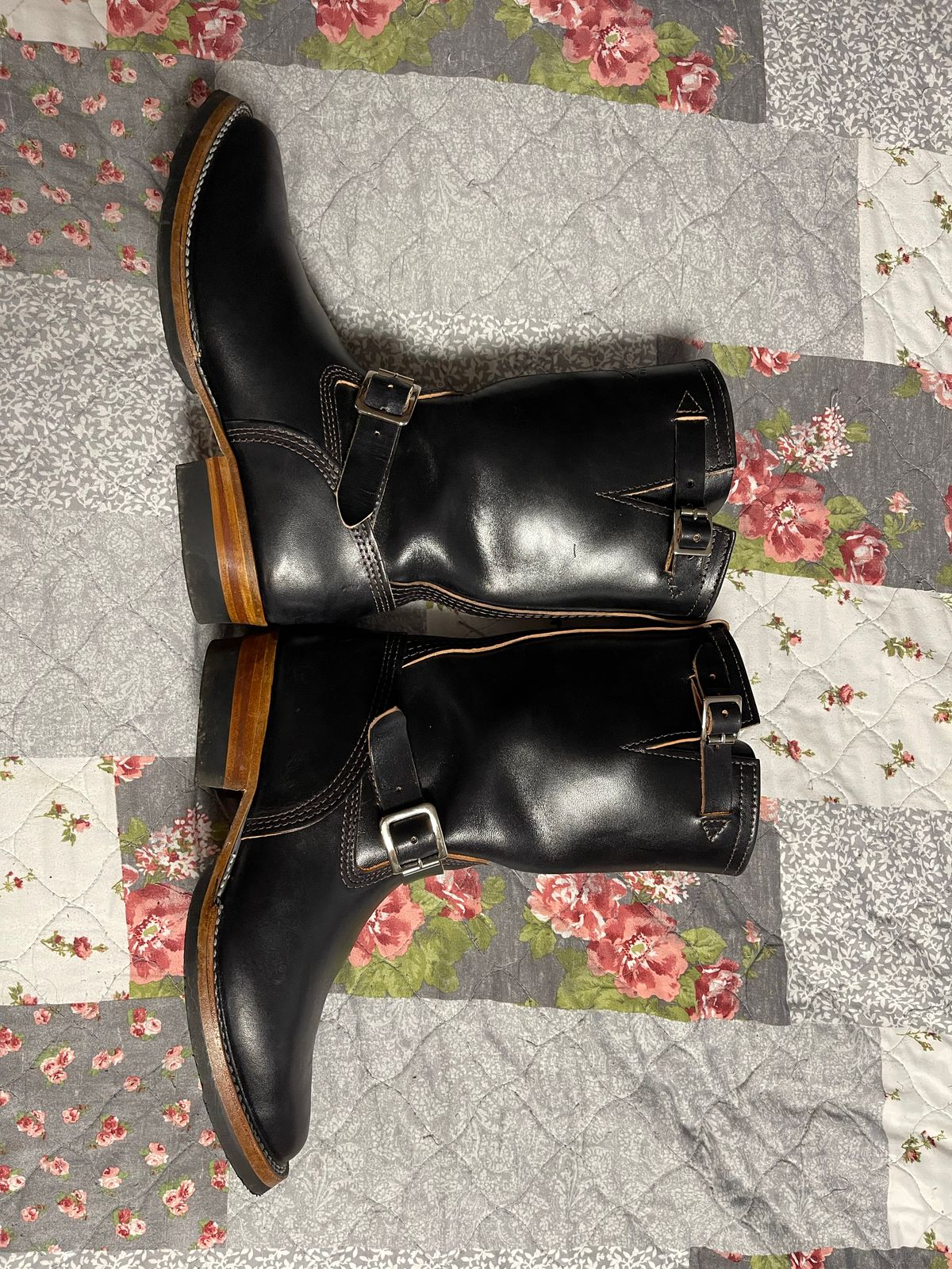 Photo by Shannmoody on October 30, 2022 of the Wesco Mister Lou in Maryam Black Teacore Horsebutt.