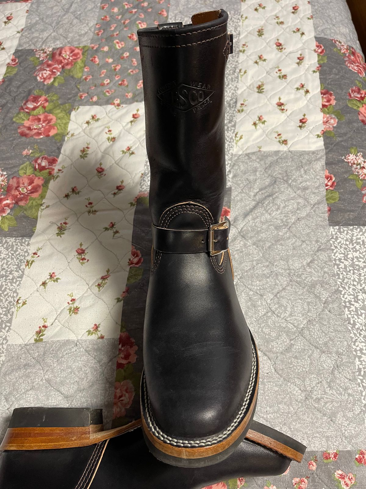 Photo by Shannmoody on August 24, 2022 of the Wesco Mister Lou in Maryam Black Teacore Horsebutt.